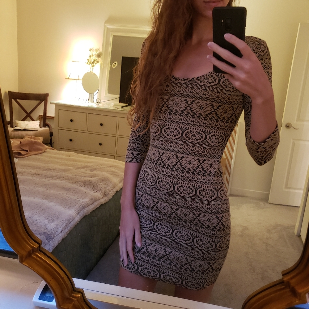 NWT Three Quarter Sleeve Patterned Dress